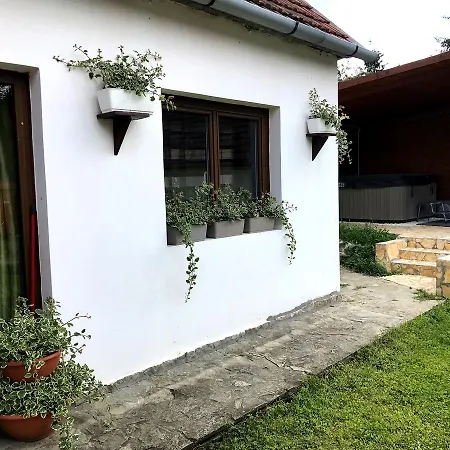 Augustine's Vendeghaz Casa de hóspedes